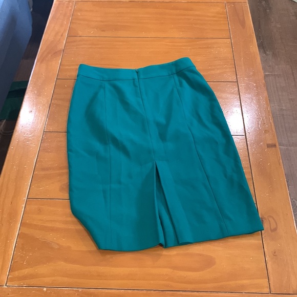 Ann Taylor Green Skirt (Size 6) - Picture 3 of 4
